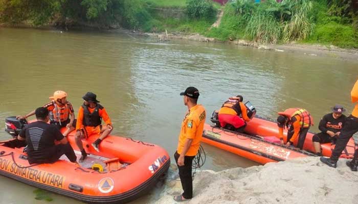 BPBD Asahan dibantu Basarnas melakukan pencarian korban tenggelam