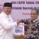 Kepala Perwakilan BPK Sumbar, Arif Agus serahkan LKPD 2023 kepada Wali Kota Solok, Zul Elfian Umar
