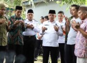Warga Kertayu Berebut Lemang Bareng Pj Bupati Muba