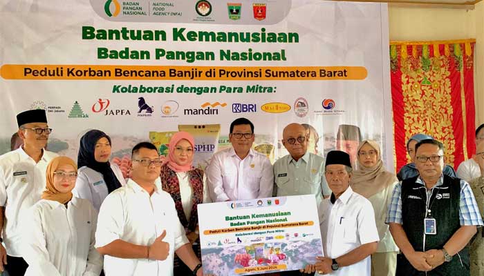 Bapanas Salurkan Bantuan Kemanusiaan untuk Kabupaten Agam