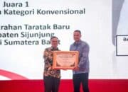 Diterima Bupati Sijunjung, RDK Nagari Taratak Baru Terima Penghargaan tingkat Nasional