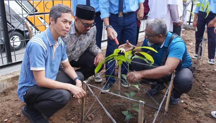 Hari Lingkungan Hidup Sedunia, Dinas Perkim LH Padang Panjang Tanam 948 Pohon di 30 Sekolah 1 Dinas Perkim LH tanam pohon di SMP Hikmah Padang Panjang