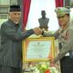 Gubernur Mahyeldi Serahkan Penghargaan untuk Ditlantas Polda dan BPJN Sumbar