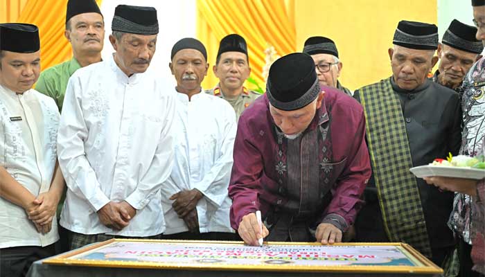 Gubernur Sumbar Resmikan Penetapan Status Masjid Al Muttaqin Gadut Tilatang Kamang