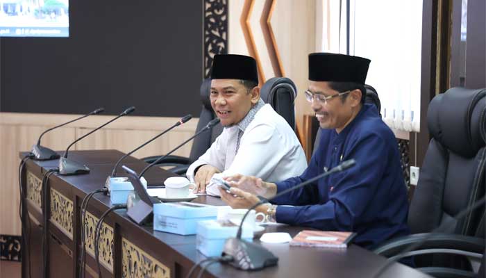 Ketua DPRD Kabupaten Agam, Novi Irwan bersama Sekretaris DPRD Sumbar, Raflis