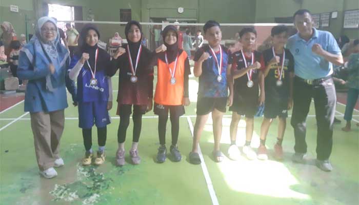 Murid SDIT Alam Talago dan SDN 05 Muaro Kalaban Juara Cabang Bulutangkis O2SN Sawahlunto