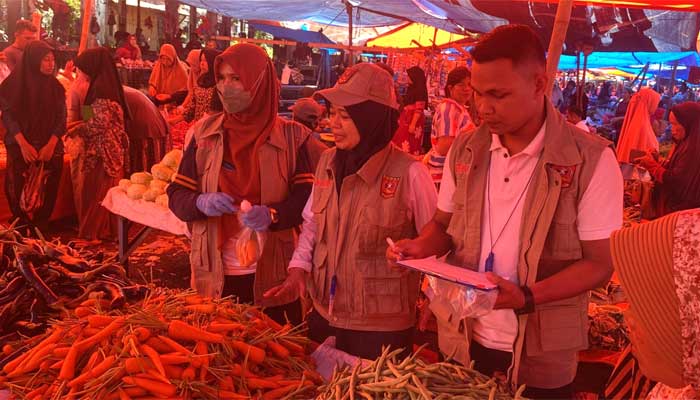 OKKPD Agam Lakukan Pengujian Pangan di Pasar Lama Lubuk Basung