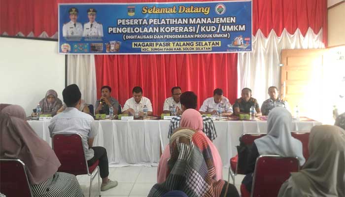 Pelaku UMKM Nagari Pasir Talang Selatan Ikut Pelatihan Digitalisasi dan Pengemasan Produk