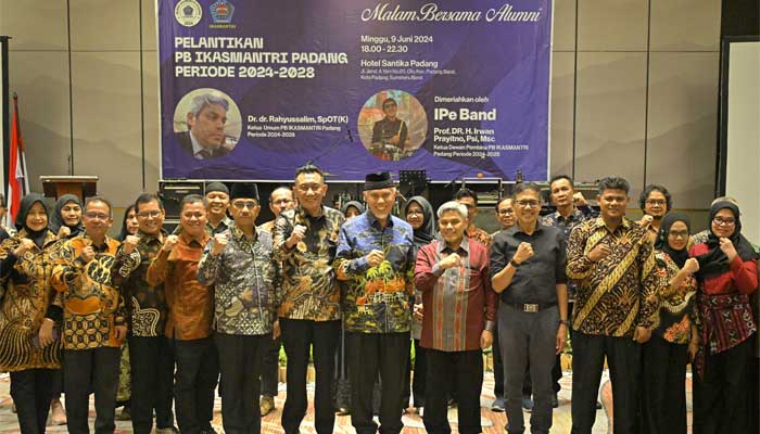 Gubernur Mahyeldi Hadiri Pelantikan Kepengurusan Ikasmantri Padang 1 Pelantikan Kepengurusan Ikasmantri Padang periode 2024-2028