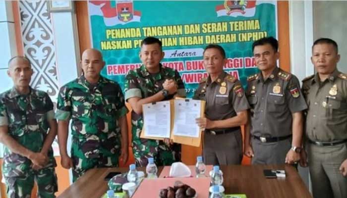 Pemko Bukittinggi diwakili Kepala Satpol PP, Joni Feri NPHD tandatangani NPHD PAM Pilkada dengan Korem 032/Wirabraja, diwakili Dandim 0304/Agam, Letkol Arm. Bayu Ardhitya Nugroho