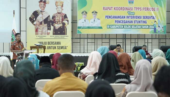 Bupati H. Khairunas dalam Rapat Koordinasi TPPS Periode 3 dan Pencanangan Intervensi Serentak Pencegahan Stunting di Kabupaten Solok Selatan