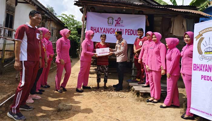 Polsek Batang Hari Leko Gelar Sunatan Massal hingga Bansos