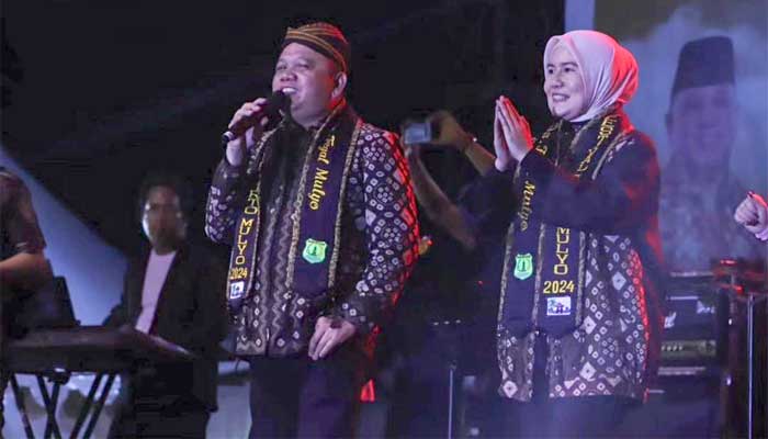 Duet Bareng Gita Youbi, Pj Bupati Muba Bawakan Lagu Cucak Rowo di Festival Tirto Mulyo di Keluang