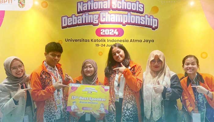 Siswa SMAN 1 Padang Panjang Raih 13th Best Speaker dan Medali Perunggu di NSDC Jakarta 1 Siswa SMAN 1 Padang Panjang, Stella Marissa W raih 13th best speaker di NSDC Jakarta