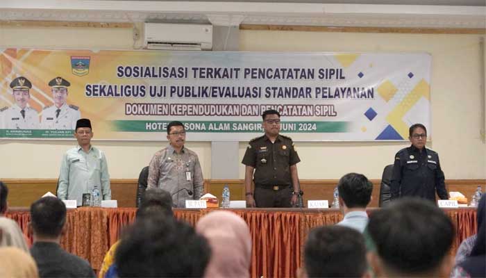 Jajaran Pemkab Solok Selatan Sepakat Terus Tingkatkan Pelayanan Publik 1 Sosialisasi terkait Pencatatan Sipil sekaligus Uji Publik/Evaluasi Standar Pelayanan Dokumen Kependudukan dan Pencatatan Sipil, di Hotel Pesona Alam Sangir,Solok Selatan