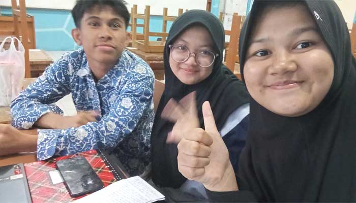SMAN 1 Padang Panjang Sabet Juara III dan Best Speaker di NSDC Sumbar 1 Tim Debat Bahasa Inggris SMA Negeri 1 Padang Panjang atas nama Stella Marissa W, Farel Yuda Febrian dan Belvi Ghaniatul Hawa