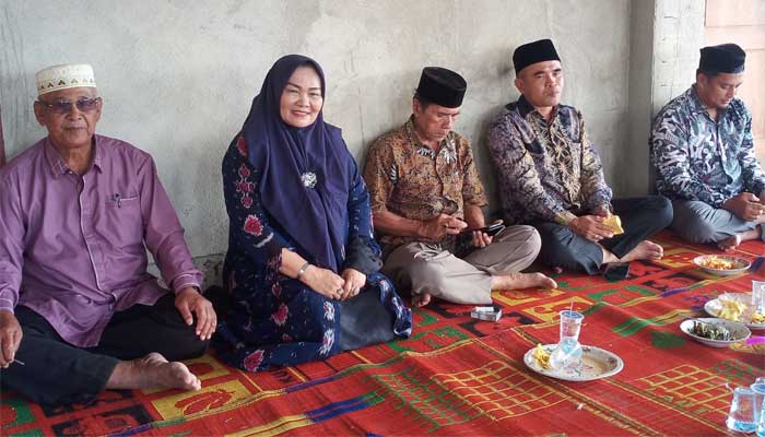 Yernita Makan Basamo di Balai Adat Koto Panjang Payakumbuh