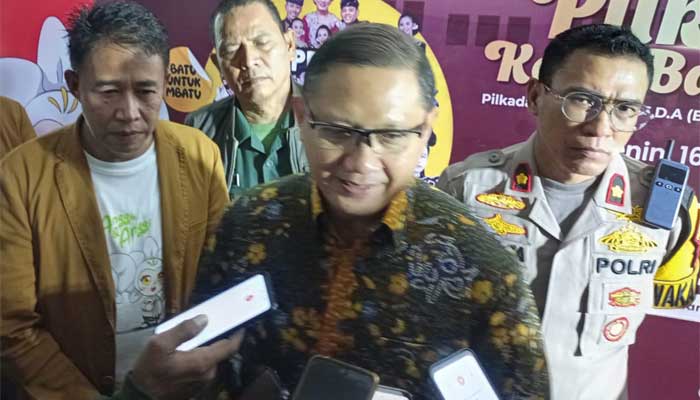 Pj. Wali Kota Batu, Aries Agung Paewai, berkomentar di sela-sela kegiatan acara Peluncuran Tahapan Pilkada 2024.