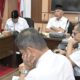 Gubernur Mahyeldi saat rapat tindak lanjut relokasi di Istana Gubernur Sumbar