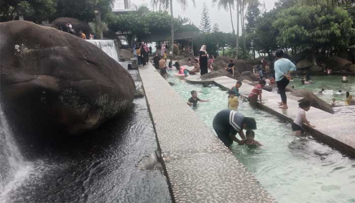 Destinasi Wisata Taman Batu di Kampung Lembang Sari atau Cijanun, Desa Cipeundeuy, Kecamatan Bojong, Kabupaten Purwakarta