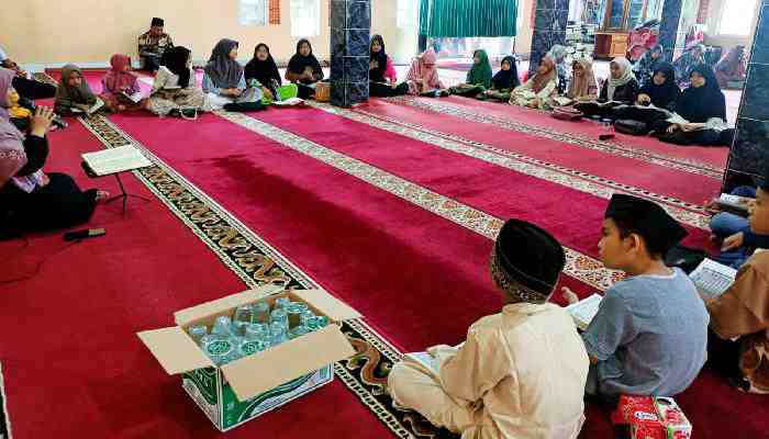 Pembukaan kegiatan Pondok Alquran di Masjid Darul Iman Santur