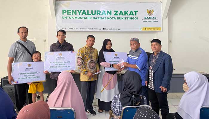 Baznas Bukittinggi Salurkan Dana Zakat dan Bantuan Bencana Alam