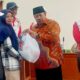 Bupati Agam Salurkan Bantuan dari IKMR untuk Korban Banjir Bandang