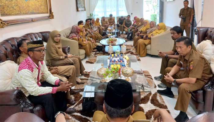 Songsong Musda III, Bupati Agam dan PERHIPTANI Bahas Peluang Pemasaran Produk Pertanian 1 Audiensi Bupati Agam dengan PERHIPTANI