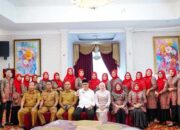 Bupati Epyardi Asda Lepas Kader PKK Kabupaten Solok ke Jambore Tingkat Provinsi