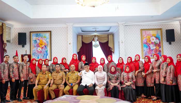 Bupati Epyardi Asda Lepas Kader PKK Kabupaten Solok ke Jambore Tingkat Provinsi