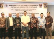 Pimpinan dan Anggota DPRD Kota Padang Ikuti Bimtek Peningkatan Kapasitas di Pekanbaru