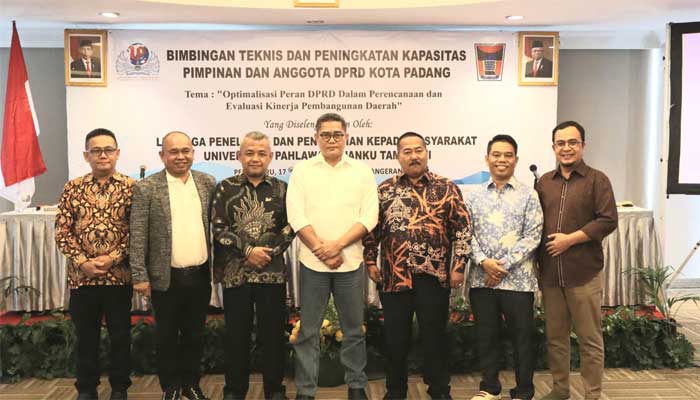 Pimpinan dan Anggota DPRD Kota Padang Ikuti Bimtek Peningkatan Kapasitas di Pekanbaru 1 Pimpinan dan Anggota DPRD Kota Padang Ikuti Bimtek Peningkatan Kapasitas di Pekanbaru