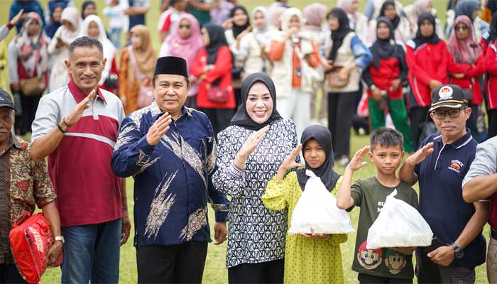 Ketua TP PKK Kabupaten Solok, Ny. Hj. Emiko Epyardi Asda, hadiri Family Gathering Pemerintah Kecamatan dan Pemerintah Nagari Kecamatan X Koto Diatas di Jorong Talago Laweh, Nagari Sulit Air