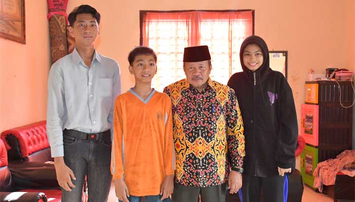 Muhammad Ali Al-Hafiz bersaudara bersama Bupati Agam, Andri Warman