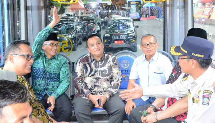 Hendri Septa di Trans Padang