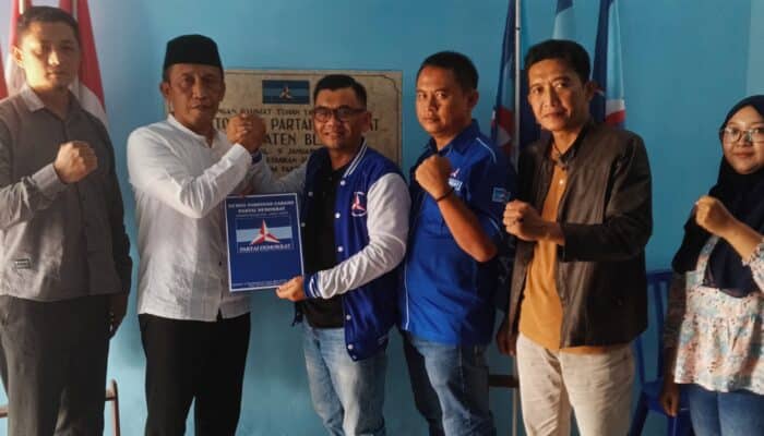 Muharam Sulistiono, Bakal Calon Bupati Blitar Kembalikan Formulir ke Partai Demokrat