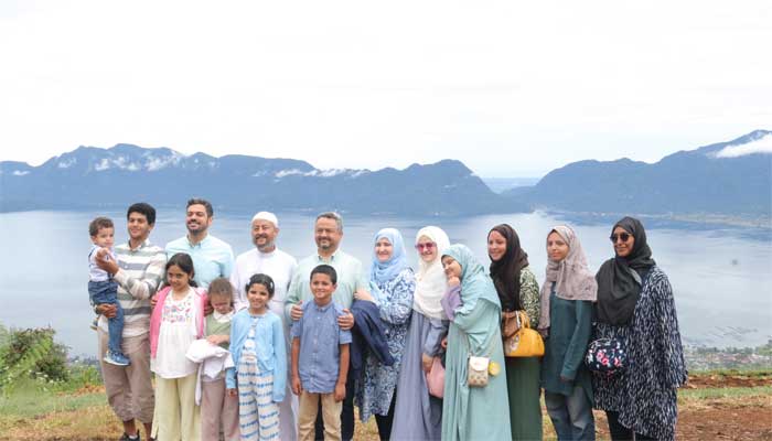 Keturunan Syekh Ahmad Khatib Al Minangkabawi Kagumi Keindahan Alam Puncak Lawang 1 Keturunan Syekh Ahmad Khatib Al Minangkabawi di Puncak Lawang, Kabupaten Agam