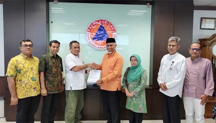 Sambangi BNPB, Gubernur Mahyeldi Upayakan Percepatan Penanganan Bencana di Sumbar 1 Gubernur Sumbar, Mahyeldi sambangi BNPB