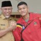 Gubernur Sumbar, Mahyeldi bersama Ikram Alghifari, Kiper Terbaik Piala AFF U-19 2024