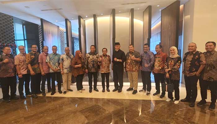 Gubernur Sumbar, Mahyeldi bertemu jajaran Direksi PT Semen Indonesia dan PT Semen Padang di Fairmont Hotel Senayan Jakarta