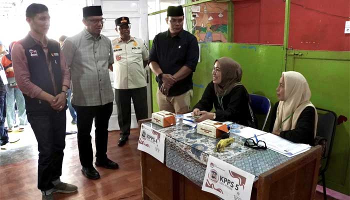 Pj Wako Padang Panjang Bersama Forkopimda Tinjau TPS Pemungutan Suara Ulang DPD RI