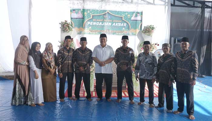 Wakil Bupati Asahan Ikuti Pengajian Akbar di Rawang Panca Arga 1 Wakil Bupati Asahan Ikuti Pengajian Akbar di Rawang Panca Arga