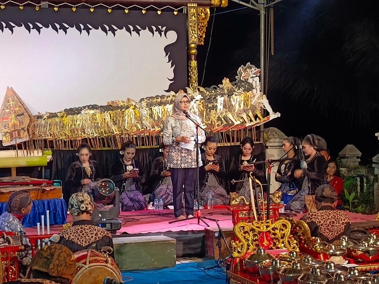 Bupati Blitar Rini Syarifah Hadiri Pagelaran Wayang Kulit dalam Acara Bersih Desa Kotes 1 WhatsApp Image 2024 05 19 at 21.52.03 1