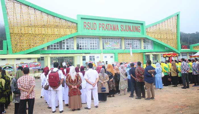 Bupati Benny Dwifa Pimpin Apel Perdana di RSUD Pratama Sijunjung