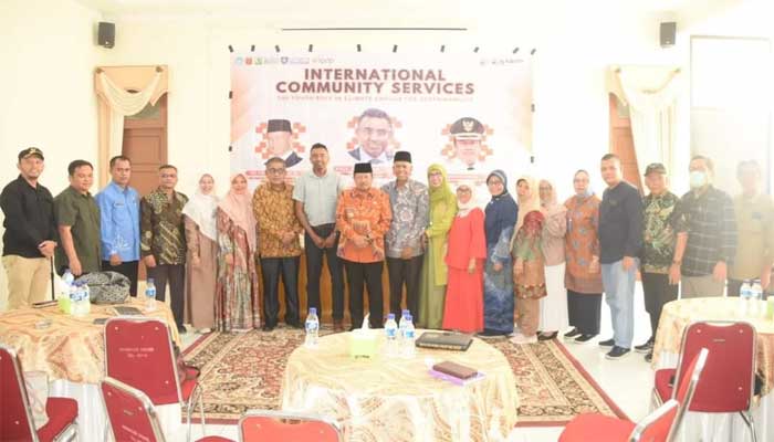 Mahasiswa 3 Perguruan Tinggi Laksanakan Program Pengabdian Masyarakat di Agam 1 Bupati Andri Warman melepas mahasiswa Universitas Andalas, Institut Teknologi Haji Agus Salim dan Universitas Muhammad Natsir Bukittinggi melaksanakan mengikuti program pengabdian masyarakat di Kabupaten Agam