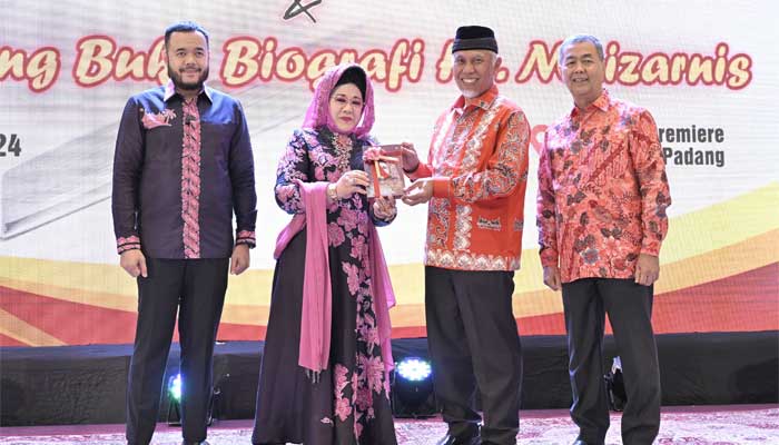 Gubernur Sumbar, Mahyeldi hadiri peluncuran Buku Biografi Hj. Maizarnis