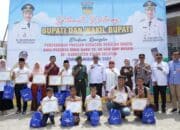 Satu Rekening Satu Pelajar, Pemkab Solsel Imbau Pelajar Aktif Menabung 9 Penyaluran Seragam Gratis di Kecamatan Koto Parik Gadang Diateh, Solok Selatan