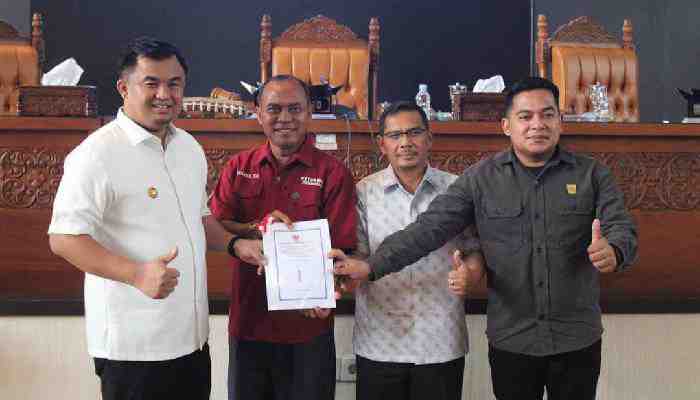 Bupati Dharmasraya Sampaikan Nota Penjelasan Ranperda RPJPD 2025-2045 ke DPRD