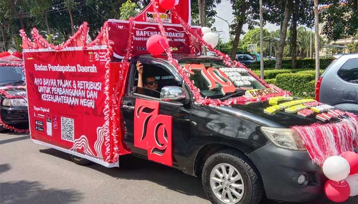 Bapenda Agam di Pawai Alegoris