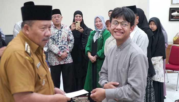 Bupati Agam Lepas Pemenang MTQ dan MHQ untuk Umrah